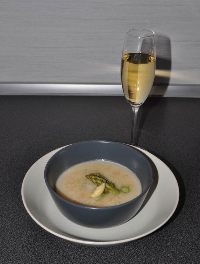 Spargel-Champagner-Suppe